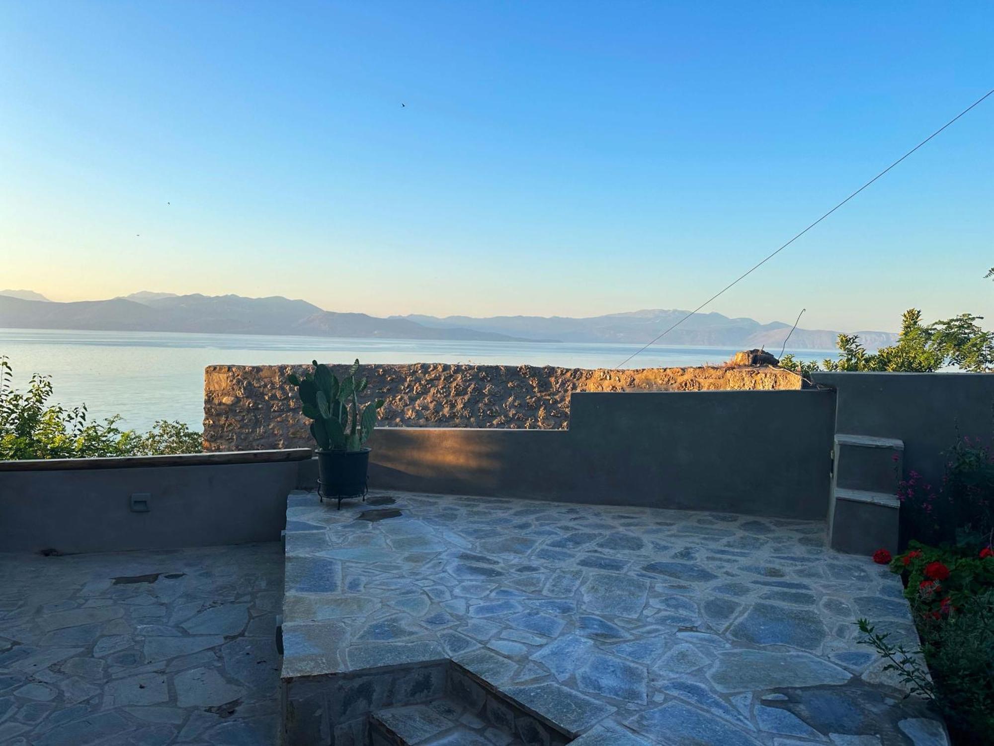 Appartement Fteri Stone House In Platanos, Akrata Extérieur photo