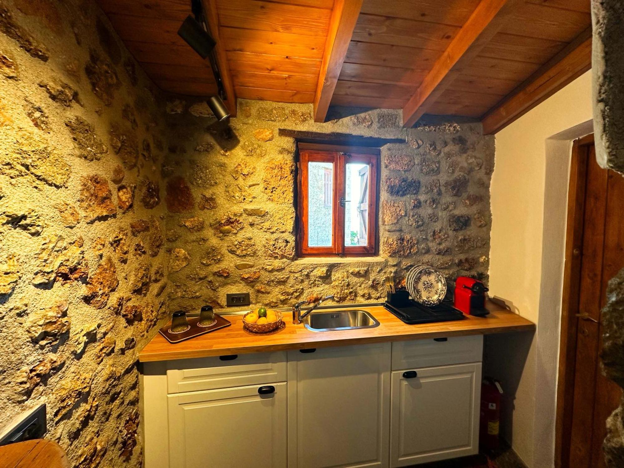 Appartement Fteri Stone House In Platanos, Akrata Extérieur photo