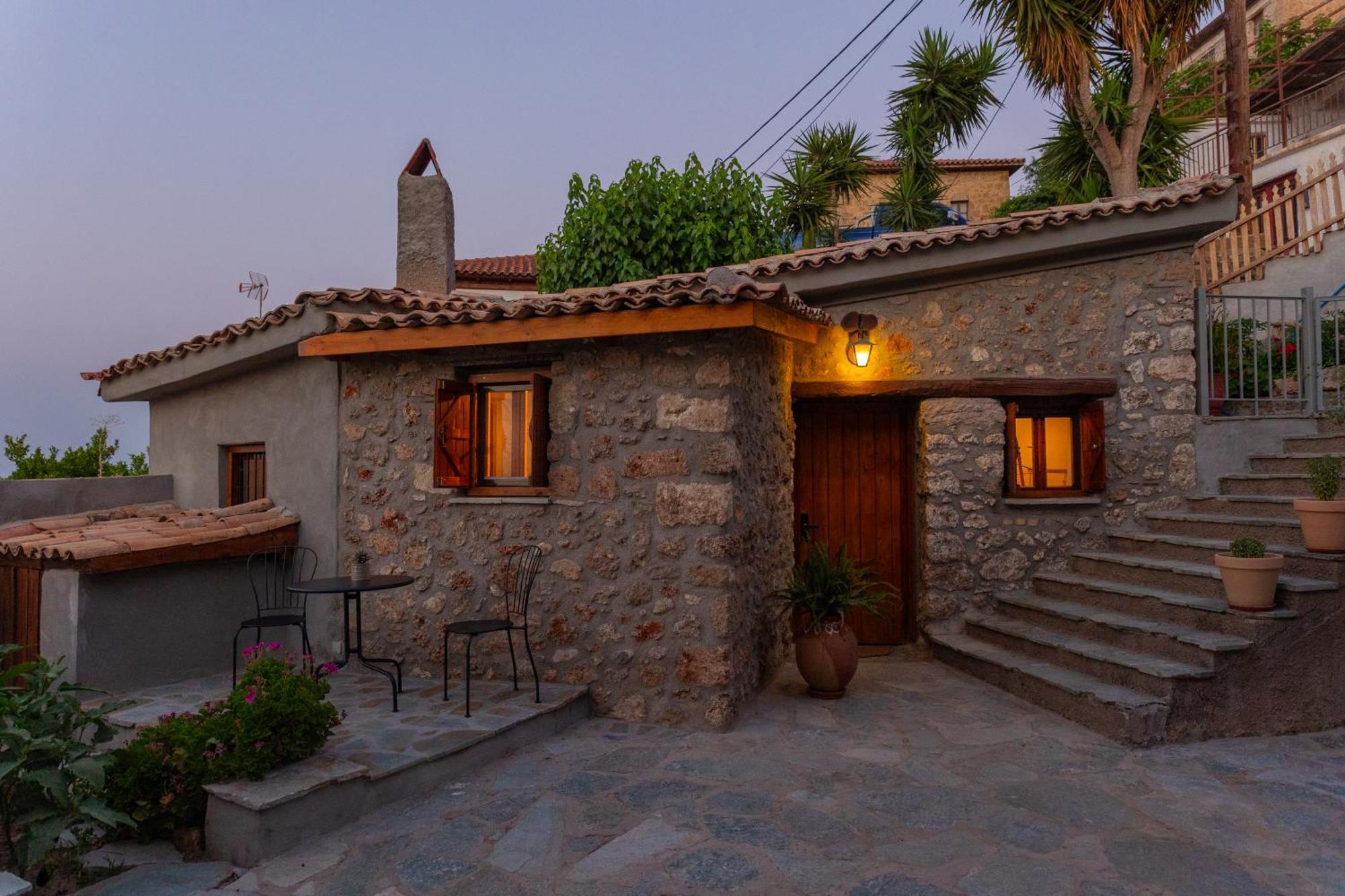 Appartement Fteri Stone House In Platanos, Akrata Extérieur photo