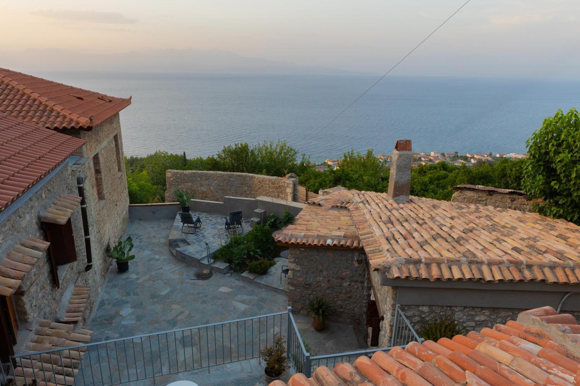 Appartement Fteri Stone House In Platanos, Akrata Extérieur photo