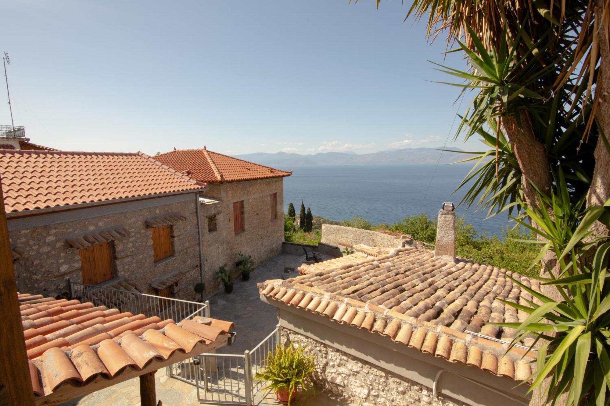 Appartement Fteri Stone House In Platanos, Akrata Extérieur photo