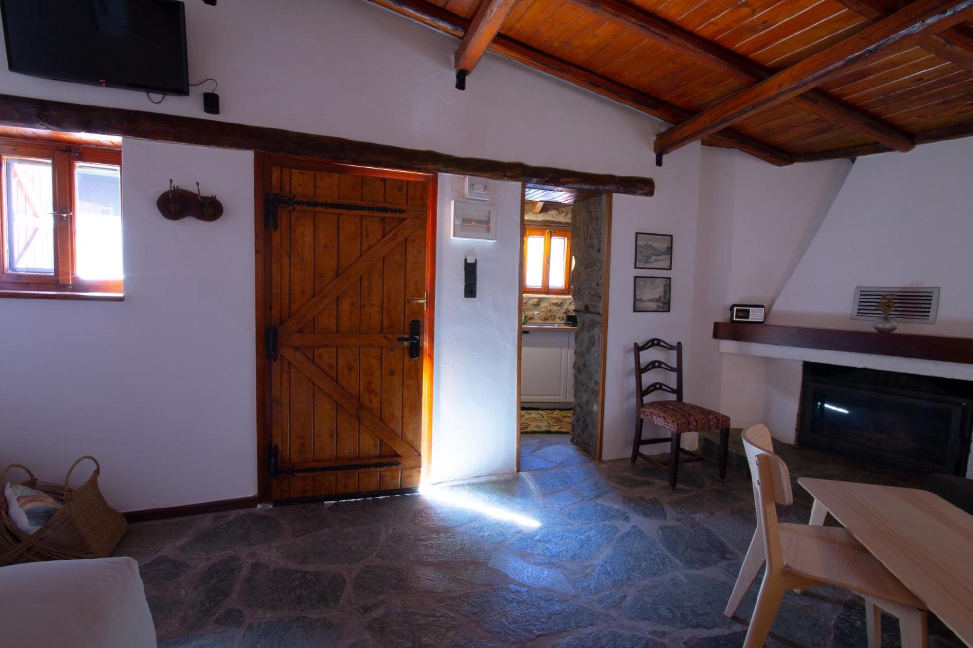 Appartement Fteri Stone House In Platanos, Akrata Extérieur photo