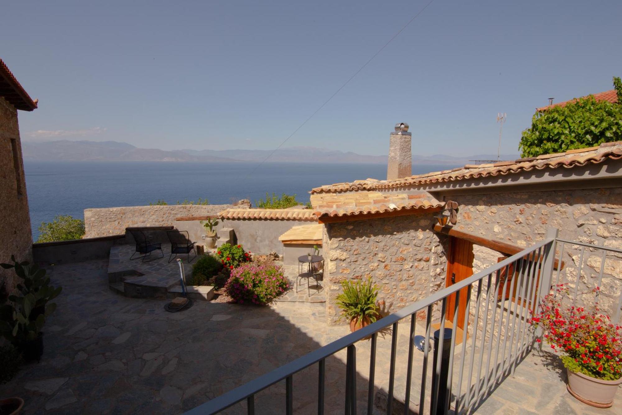 Appartement Fteri Stone House In Platanos, Akrata Extérieur photo